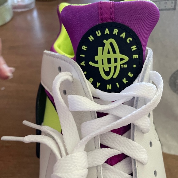 Nike Air Huarache New in Box Men’s 10, Neon Yellow, Magenta - Picture 9 of 10